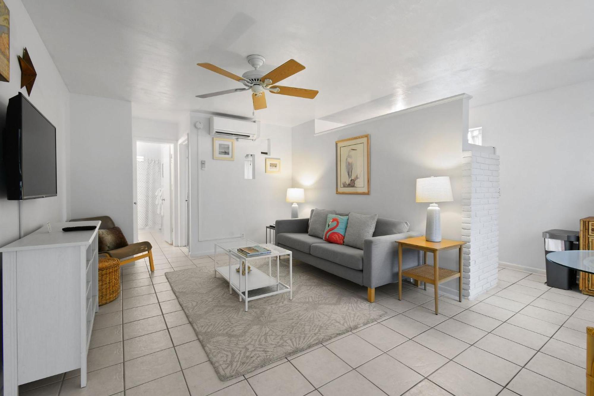 Sunshine Shores Boutique Apartments Палм-Бич-Шорс Экстерьер фото