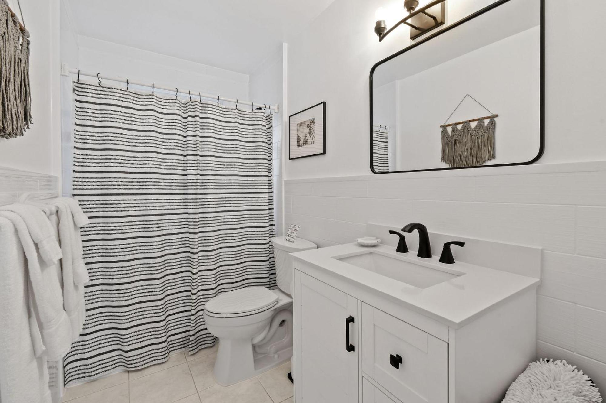 Sunshine Shores Boutique Apartments Палм-Бич-Шорс Экстерьер фото