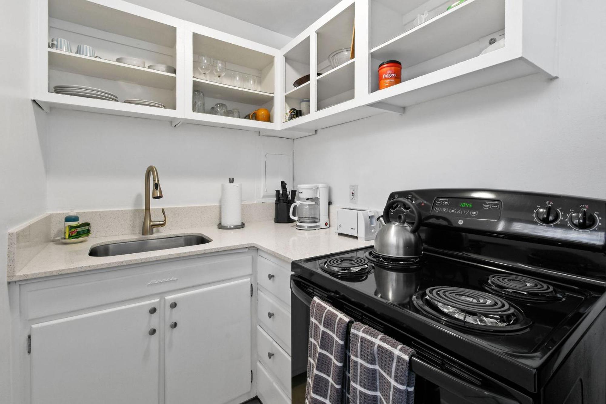 Sunshine Shores Boutique Apartments Палм-Бич-Шорс Экстерьер фото