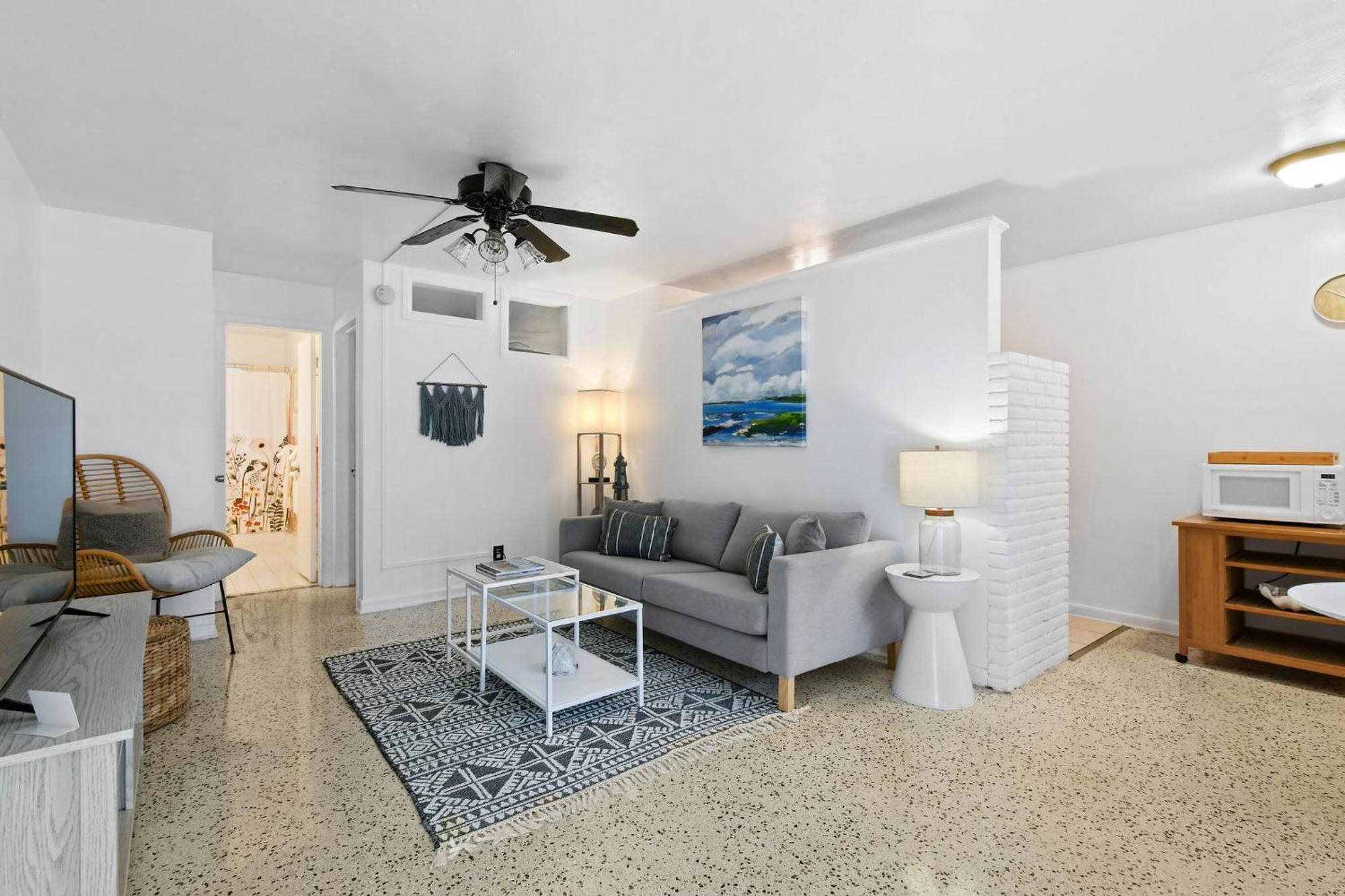Sunshine Shores Boutique Apartments Палм-Бич-Шорс Экстерьер фото