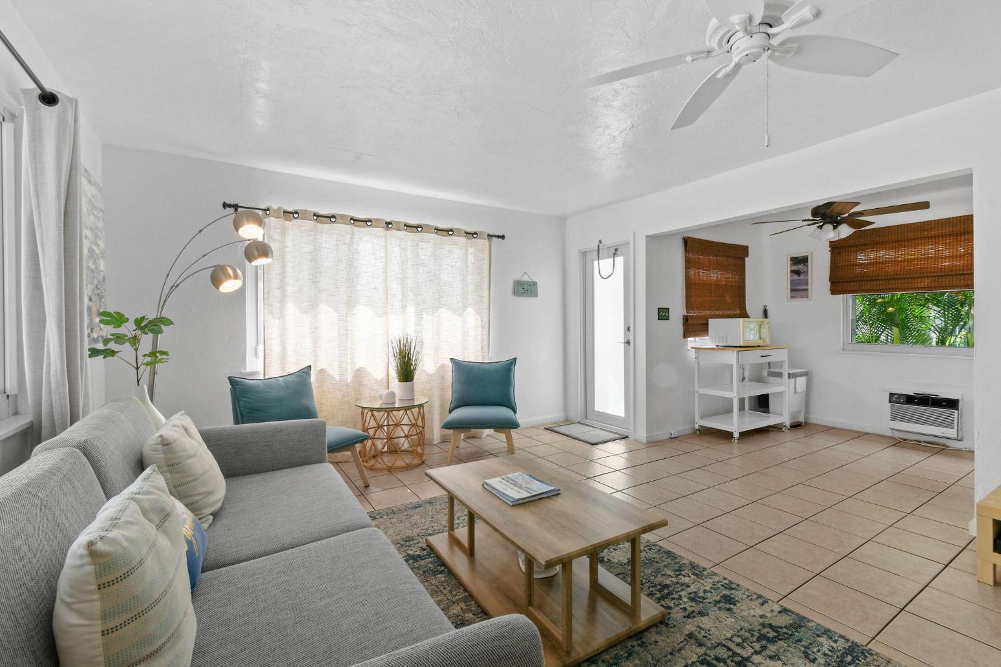 Sunshine Shores Boutique Apartments Палм-Бич-Шорс Экстерьер фото