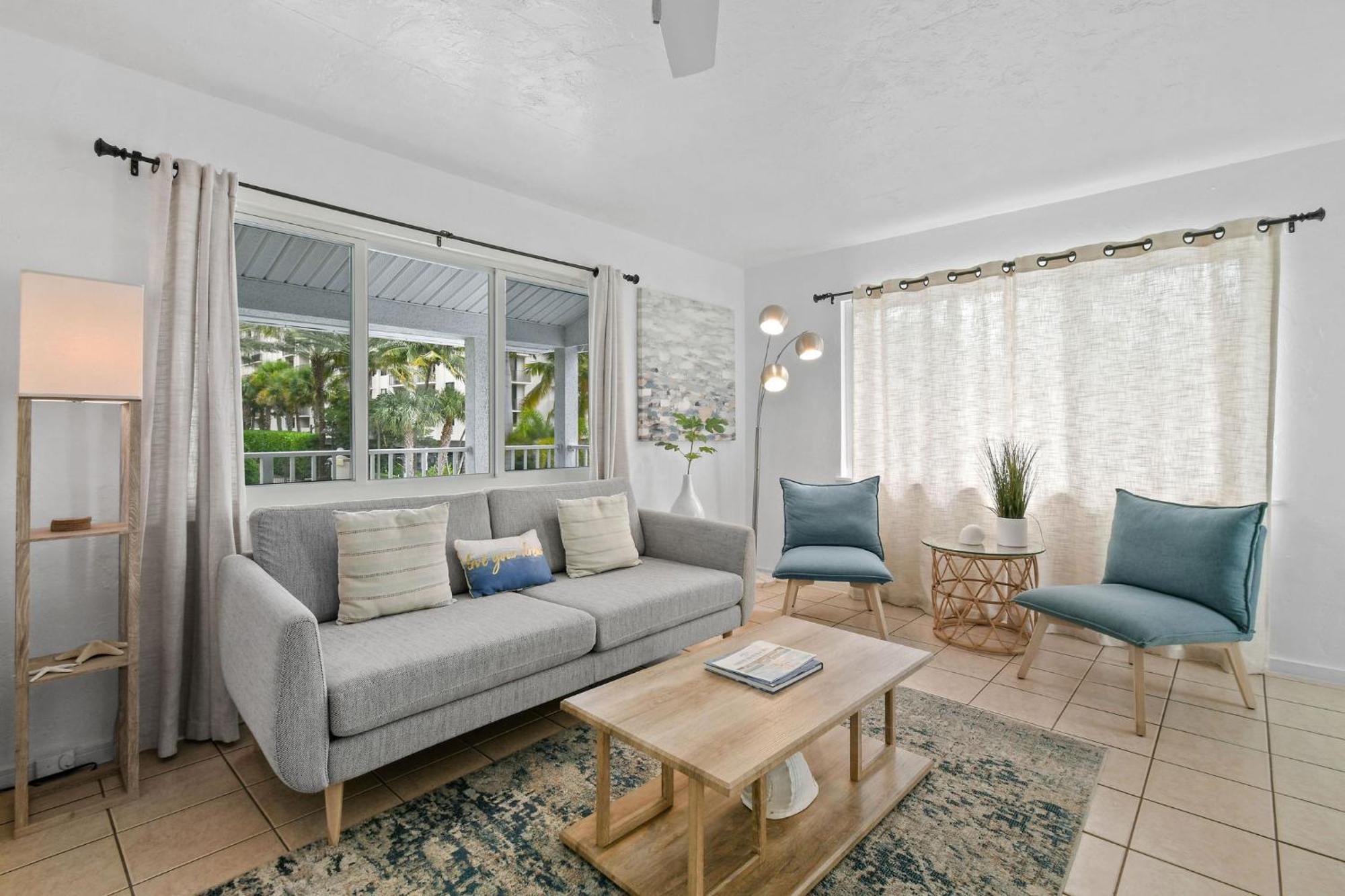 Sunshine Shores Boutique Apartments Палм-Бич-Шорс Экстерьер фото