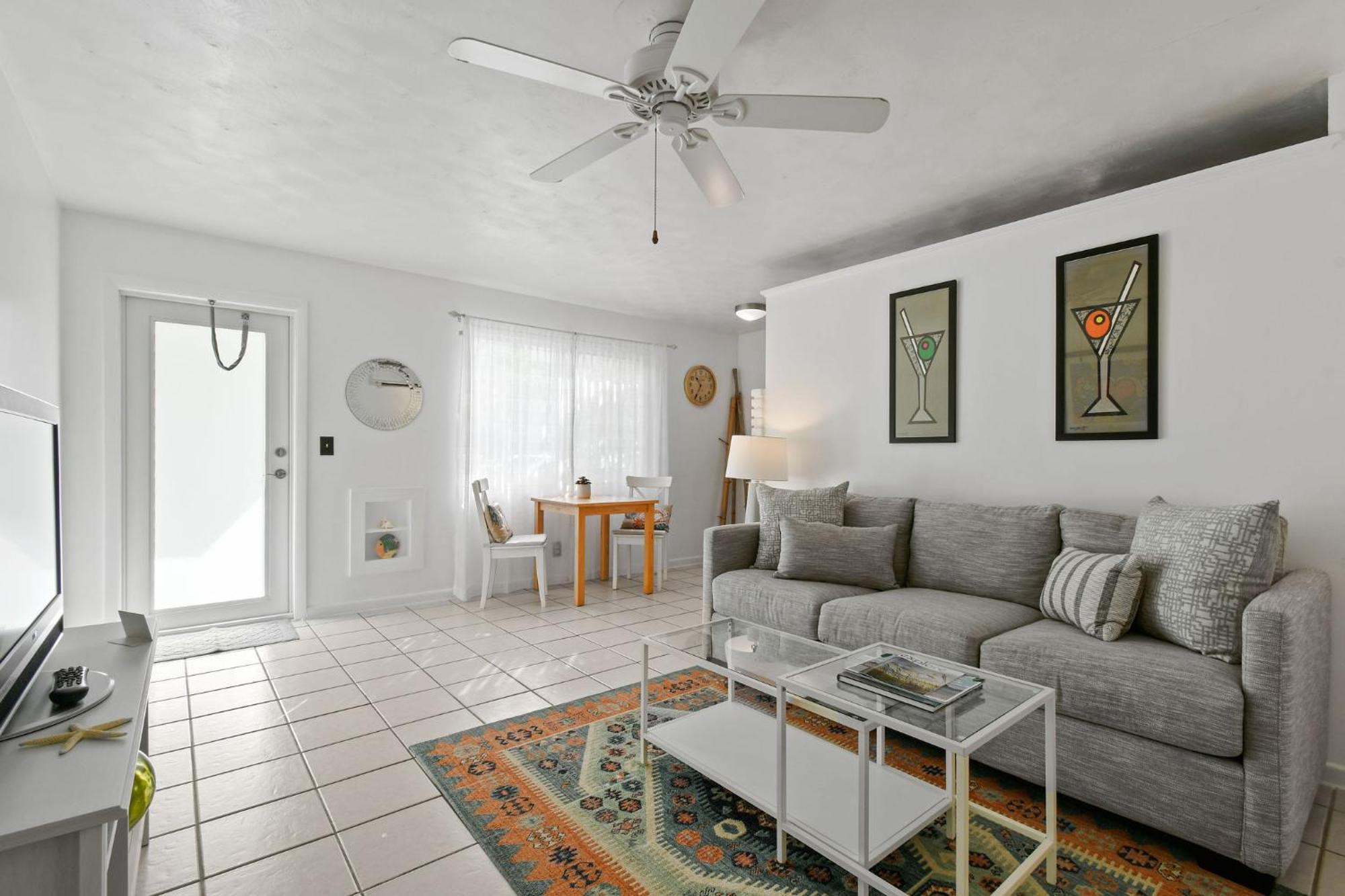 Sunshine Shores Boutique Apartments Палм-Бич-Шорс Экстерьер фото