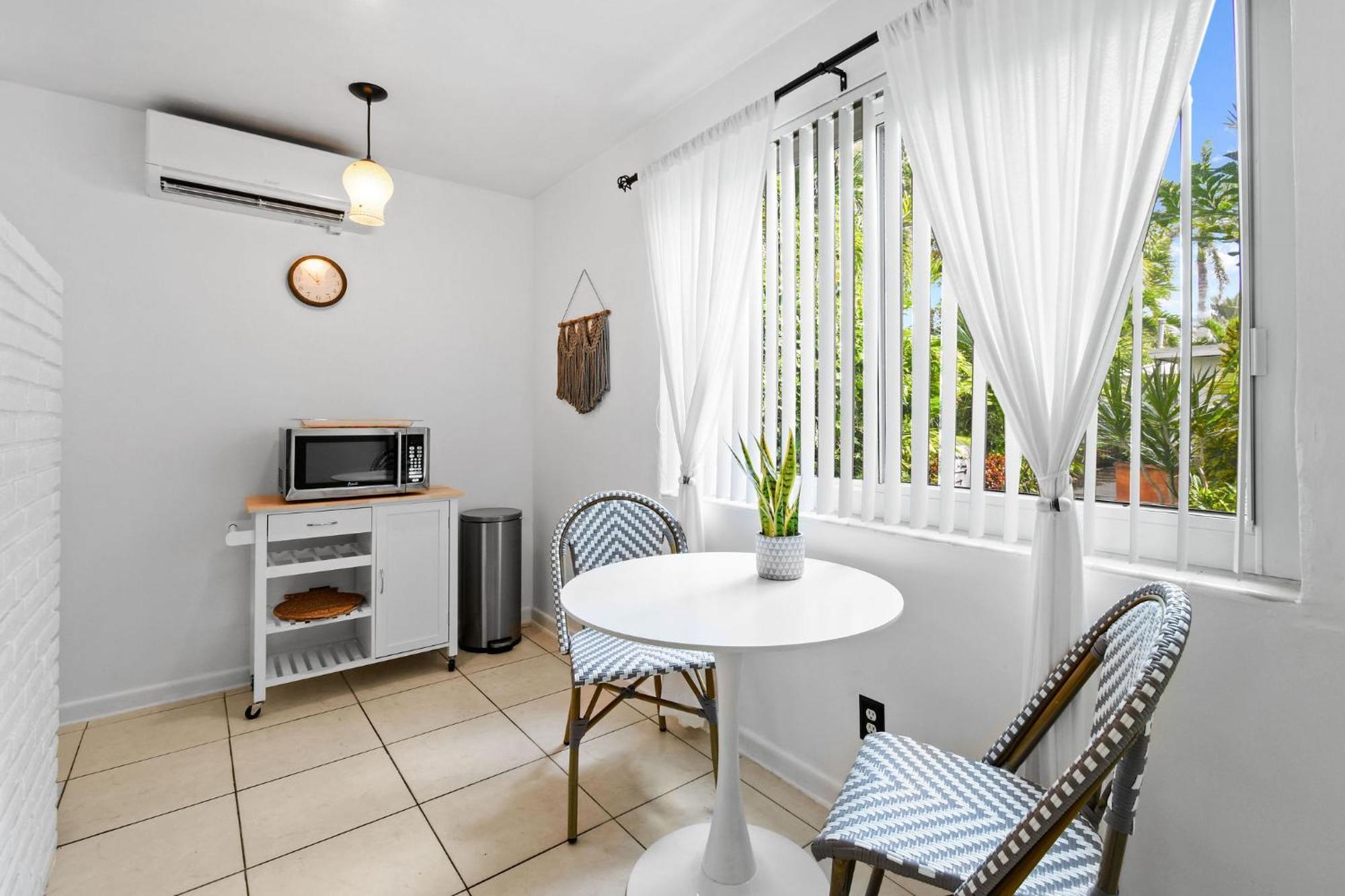 Sunshine Shores Boutique Apartments Палм-Бич-Шорс Экстерьер фото