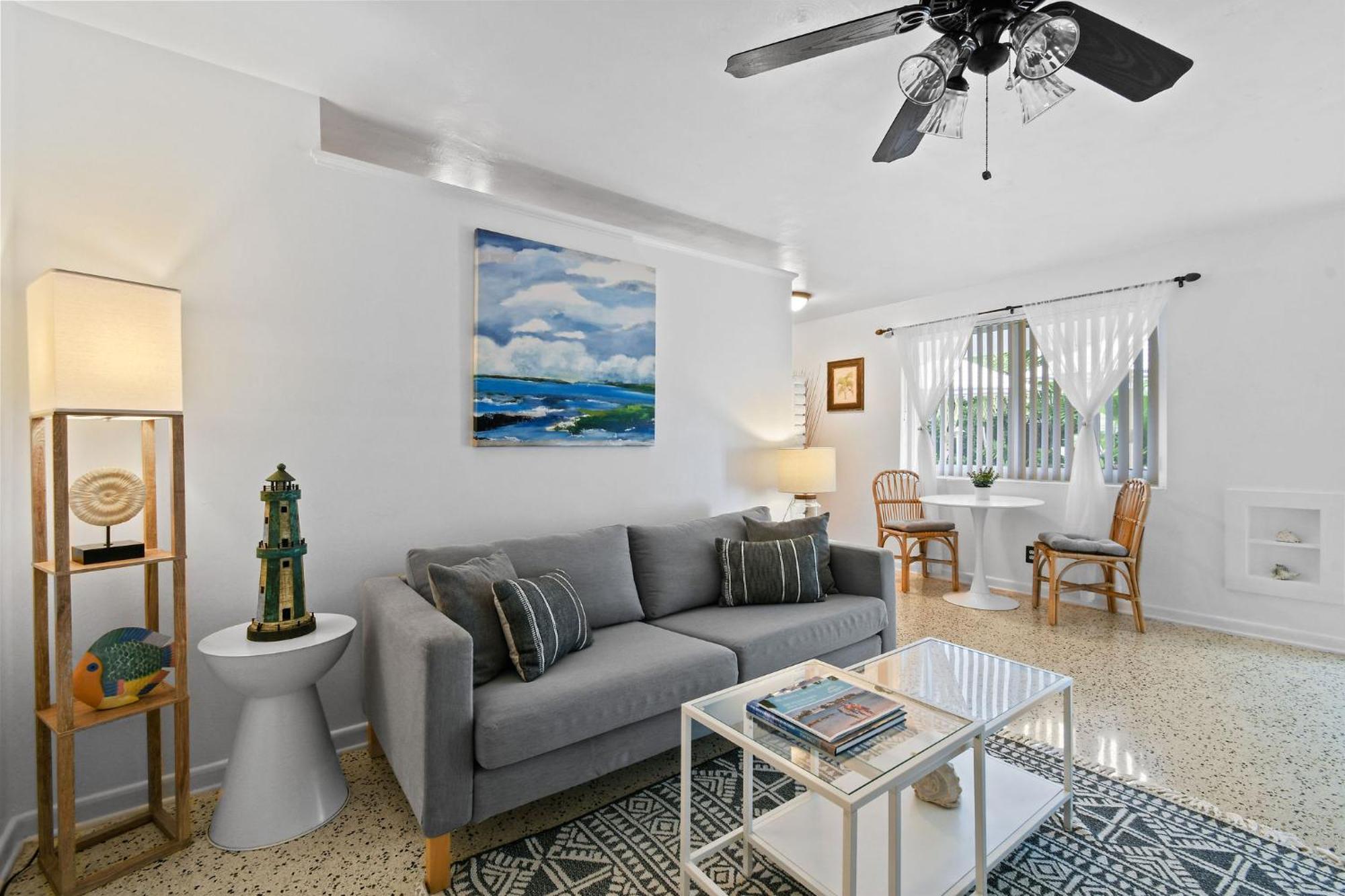 Sunshine Shores Boutique Apartments Палм-Бич-Шорс Экстерьер фото