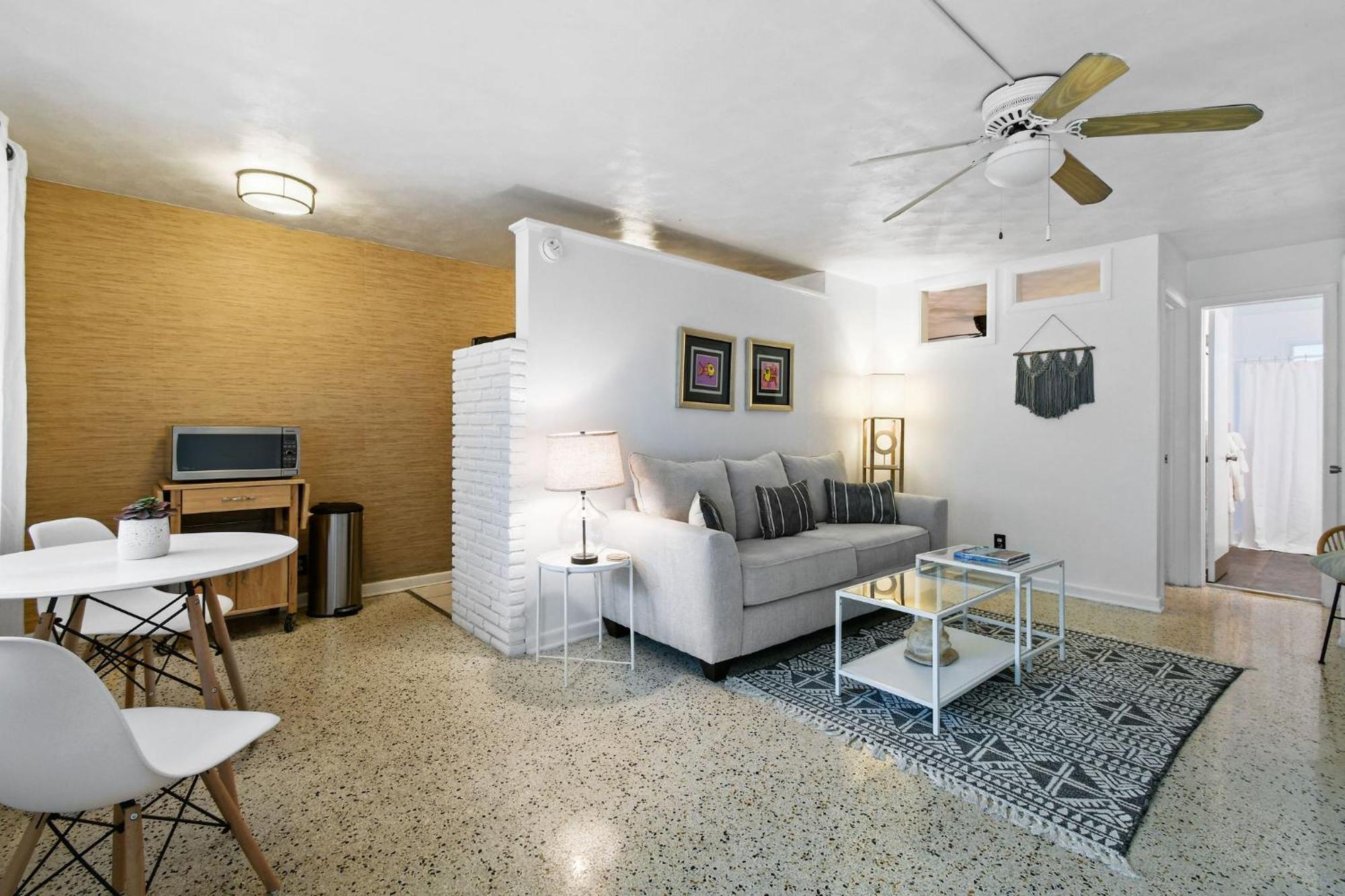 Sunshine Shores Boutique Apartments Палм-Бич-Шорс Экстерьер фото
