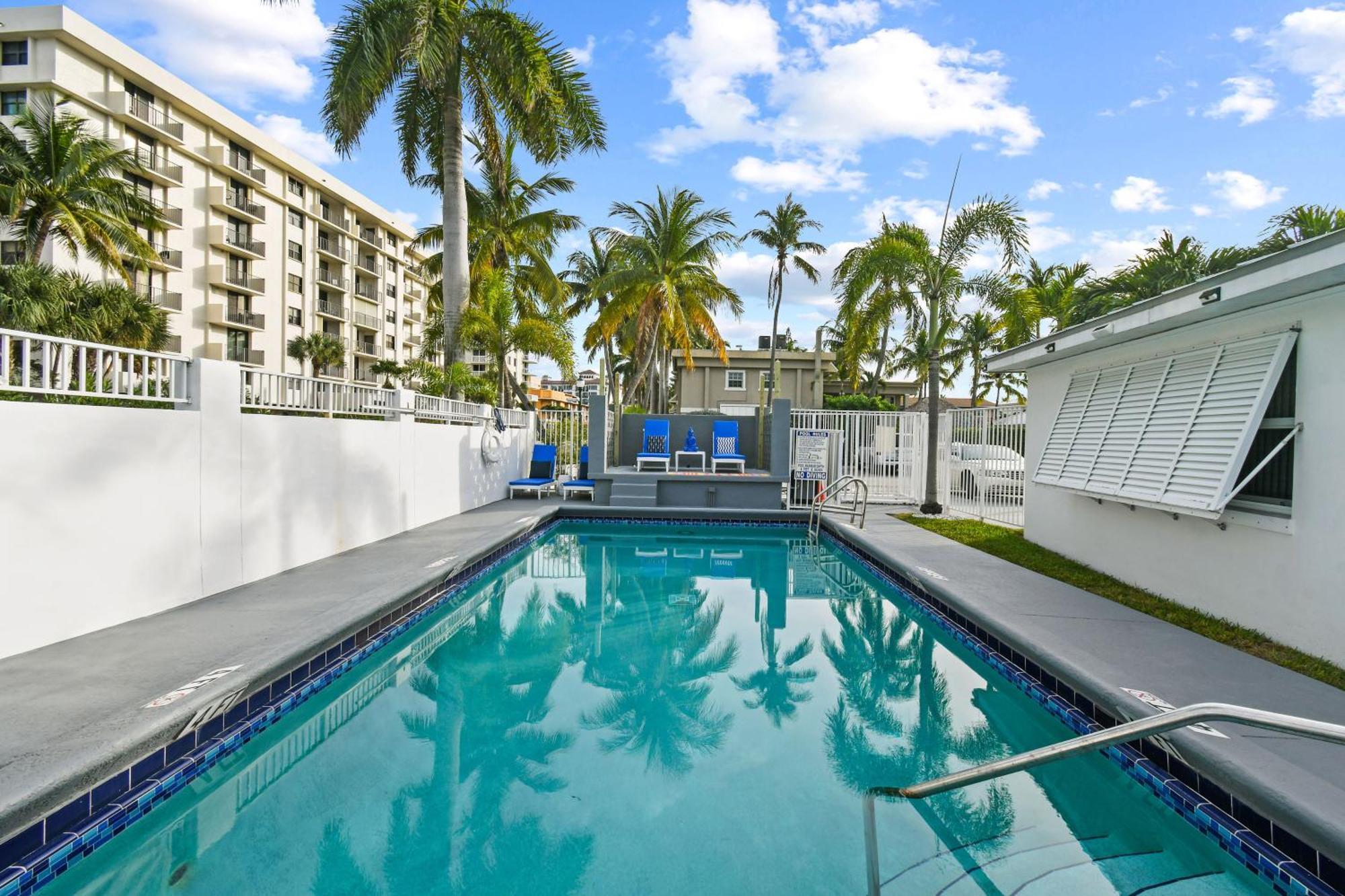Sunshine Shores Boutique Apartments Палм-Бич-Шорс Экстерьер фото