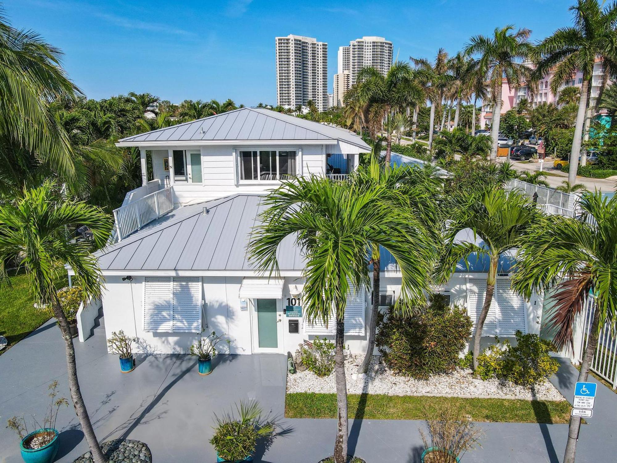 Sunshine Shores Boutique Apartments Палм-Бич-Шорс Экстерьер фото