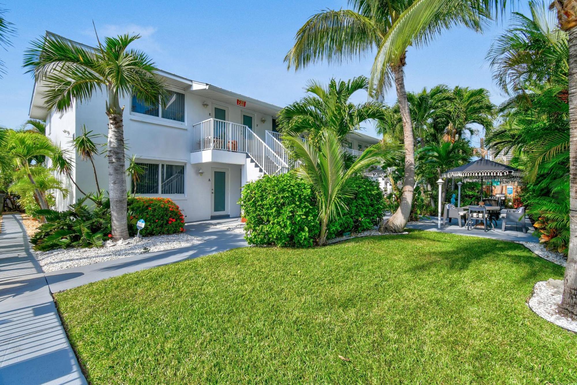 Sunshine Shores Boutique Apartments Палм-Бич-Шорс Экстерьер фото