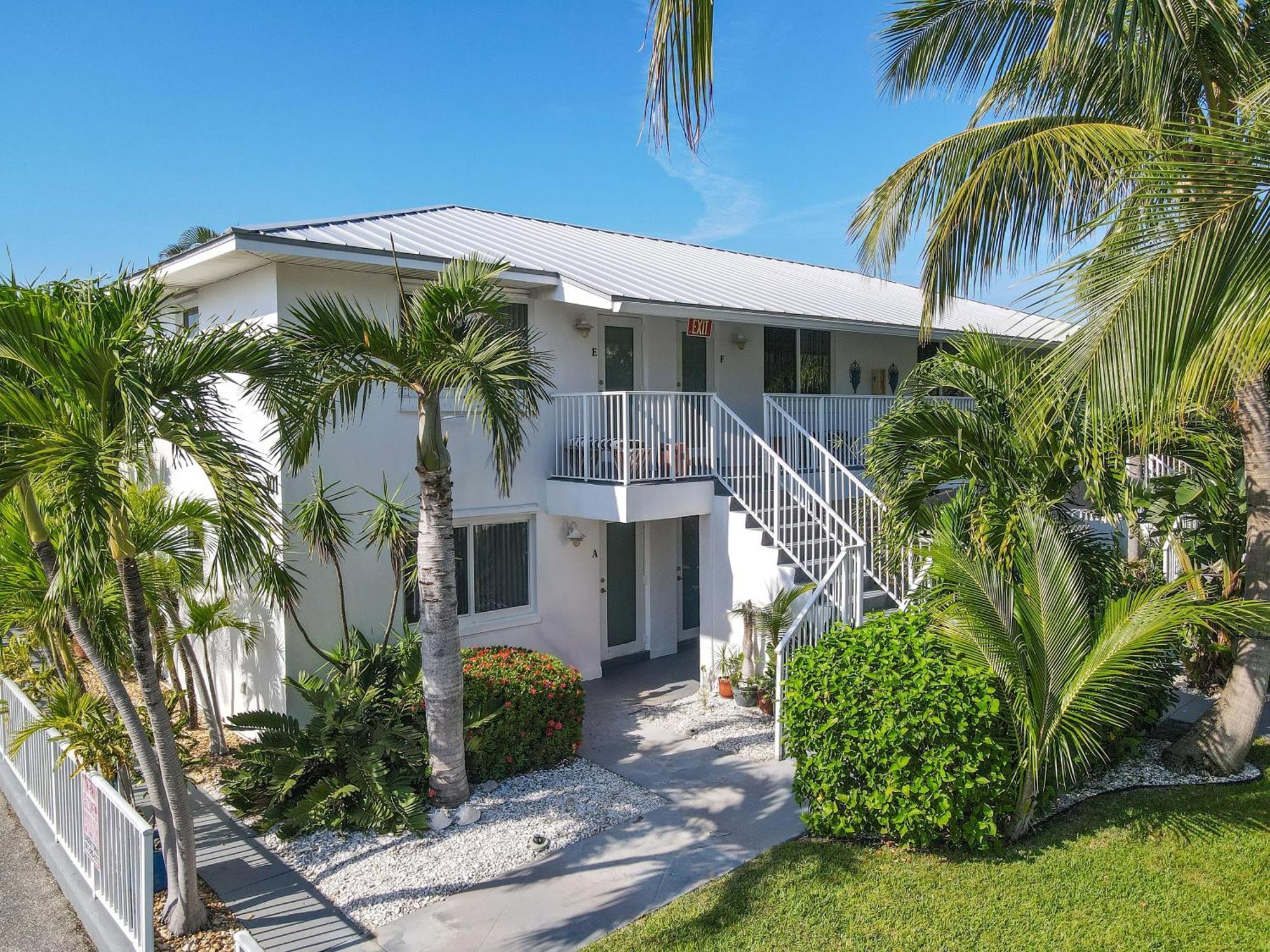 Sunshine Shores Boutique Apartments Палм-Бич-Шорс Экстерьер фото